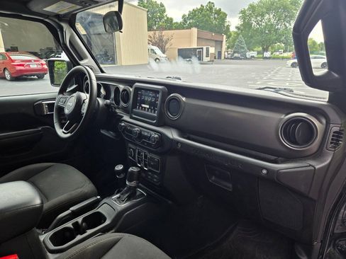 Used 2023 Jeep Wrangler Unlimited AWD/4WD image 16