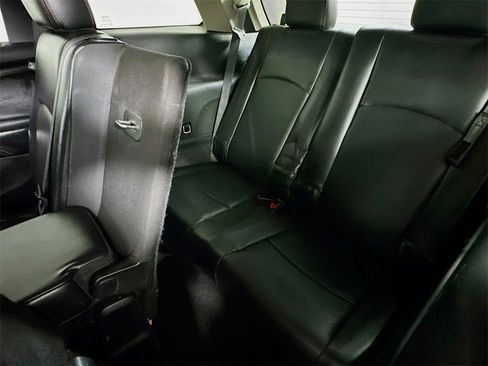 Used 2015 Dodge Journey R/T w/ Flexible Seating Group image 27