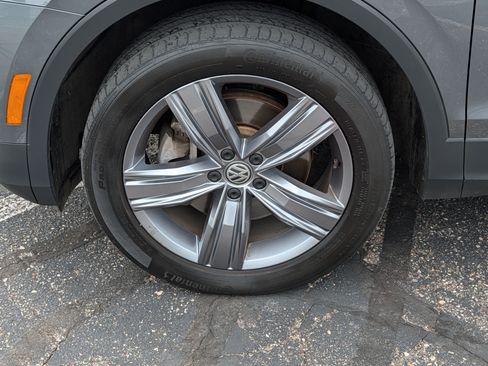 Used 2020 Volkswagen Tiguan SEL w/ Tiguan Two-Row MDO Package AWD/4WD image 15
