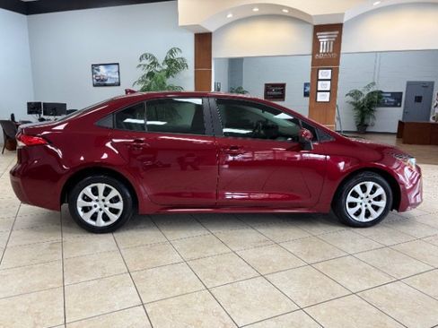 Used 2024 Toyota Corolla LE FWD image 4