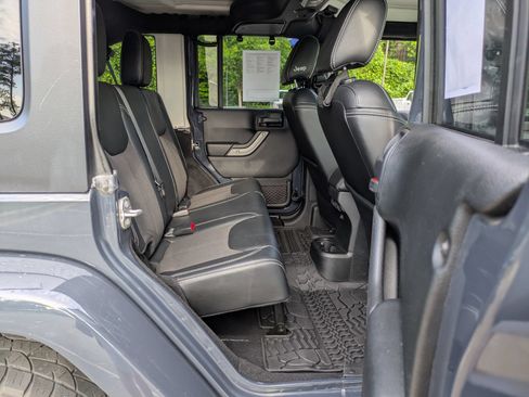 Used 2018 Jeep Wrangler Unlimited Sport AWD/4WD image 32