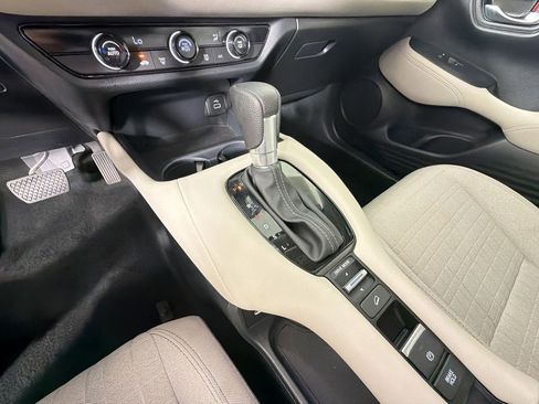 Certified 2025 Honda HR-V LX image 18