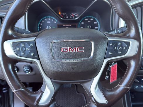 Used 2022 GMC Canyon Denali image 18