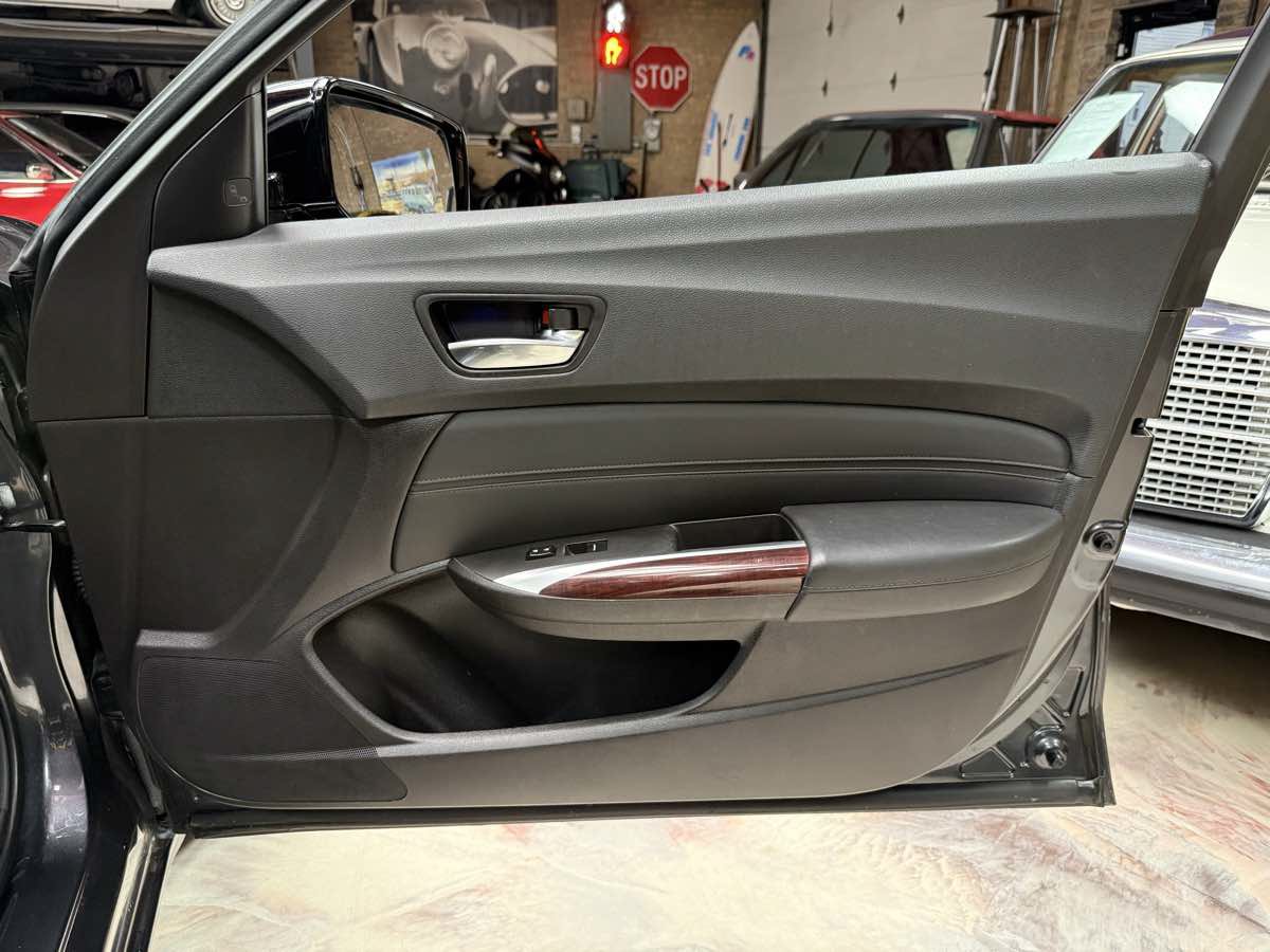 Used 2016 Acura TLX w/ Technology Package FWD image 32