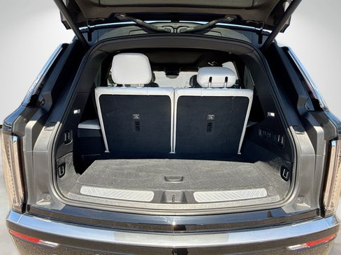 Used 2026 Cadillac Vistiq Luxury image 12