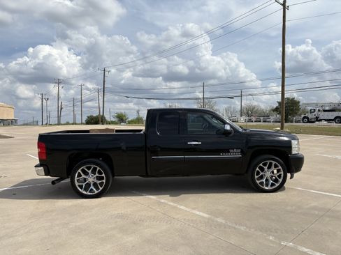 Used 2011 Chevrolet Silverado 1500 LT w/ Texas Edition RWD image 6