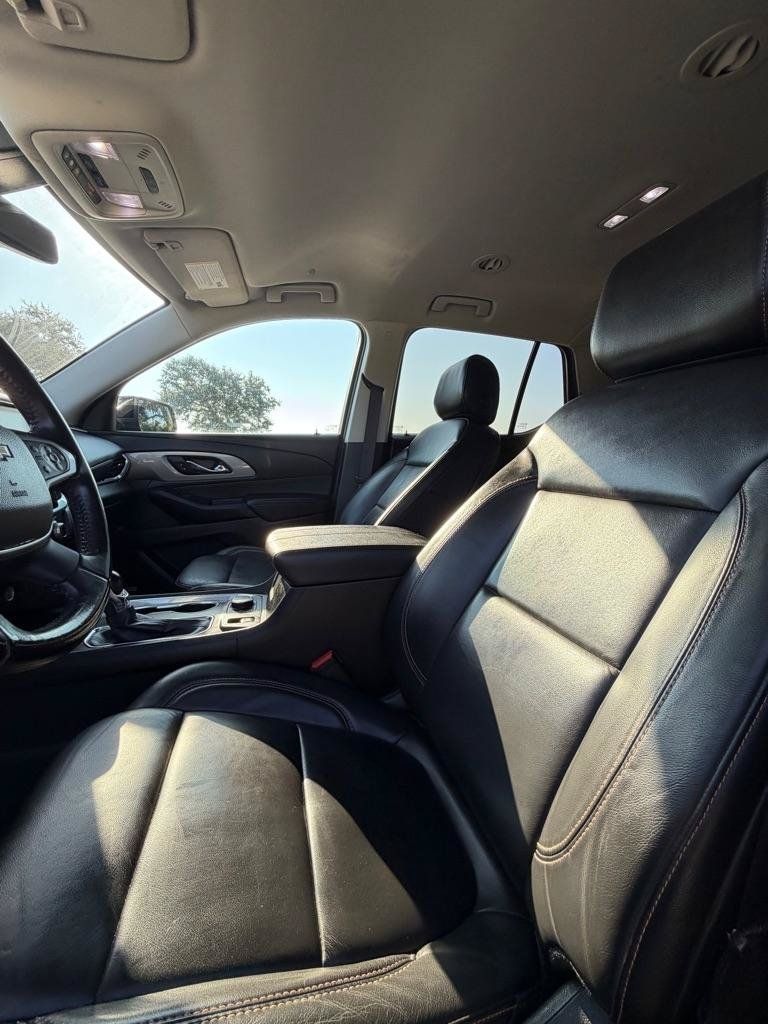 Used 2021 Chevrolet Traverse LT w/ LT Premium Package AWD/4WD image 11