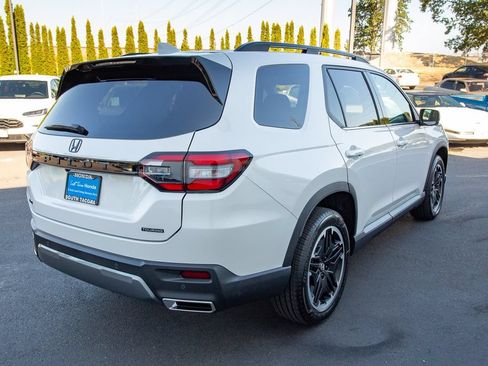 New 2026 Honda Pilot Touring image 6