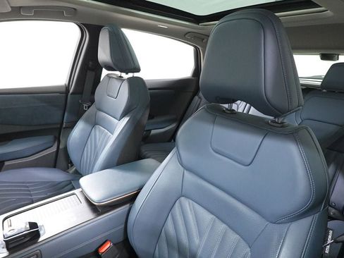 Used 2024 Nissan Ariya AWD image 12