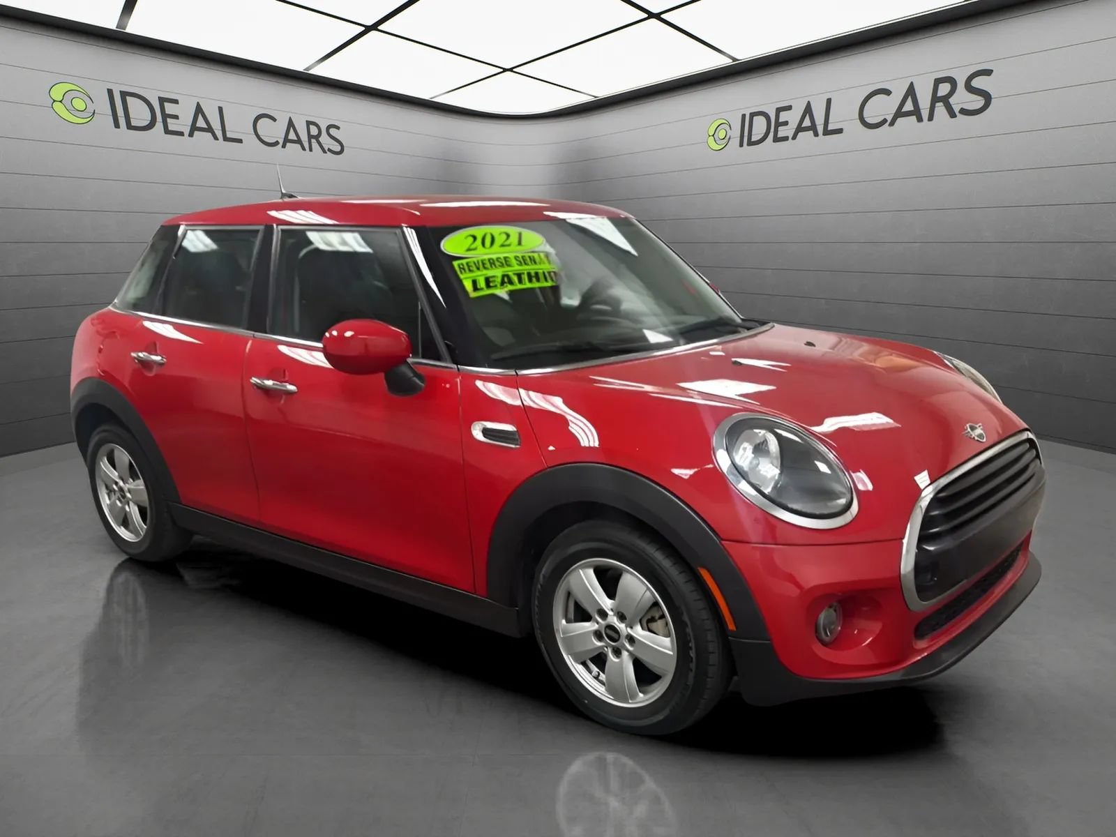 Used 2021 MINI Cooper 4-Door Hardtop FWD image 3