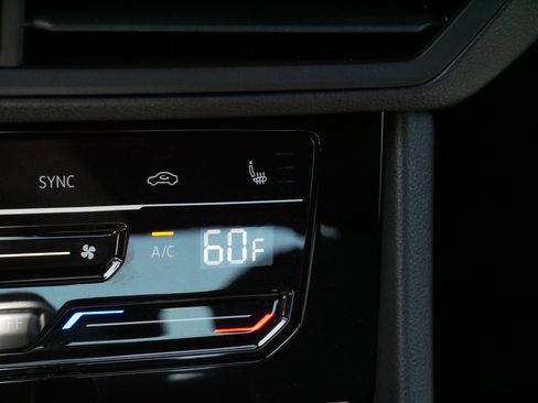 Certified 2025 Volkswagen Jetta Sport FWD image 28