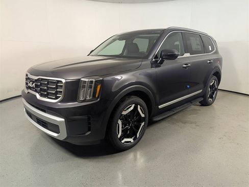 New 2025 Kia Telluride S image 3