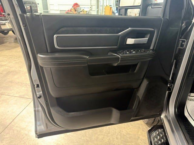 Used 2024 RAM 2500 Big Horn w/ Night Edition AWD/4WD image 43