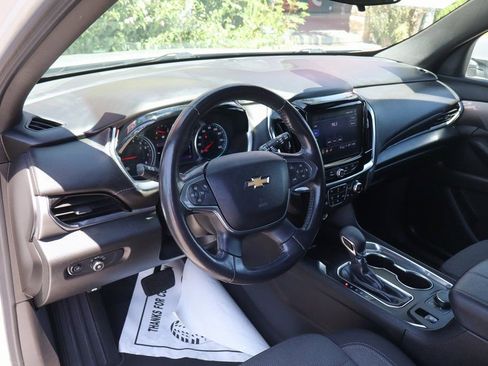 Used 2022 Chevrolet Traverse LT image 19