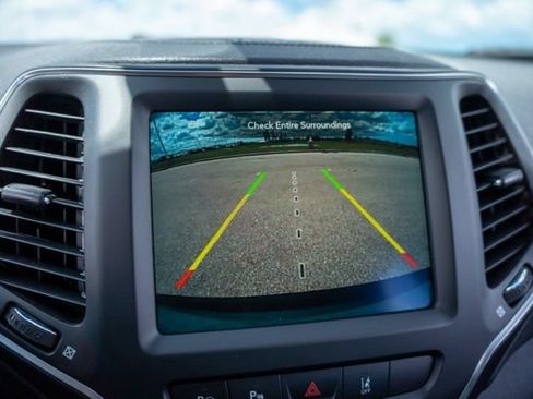 Used 2023 Jeep Cherokee Altitude Lux AWD/4WD image 22