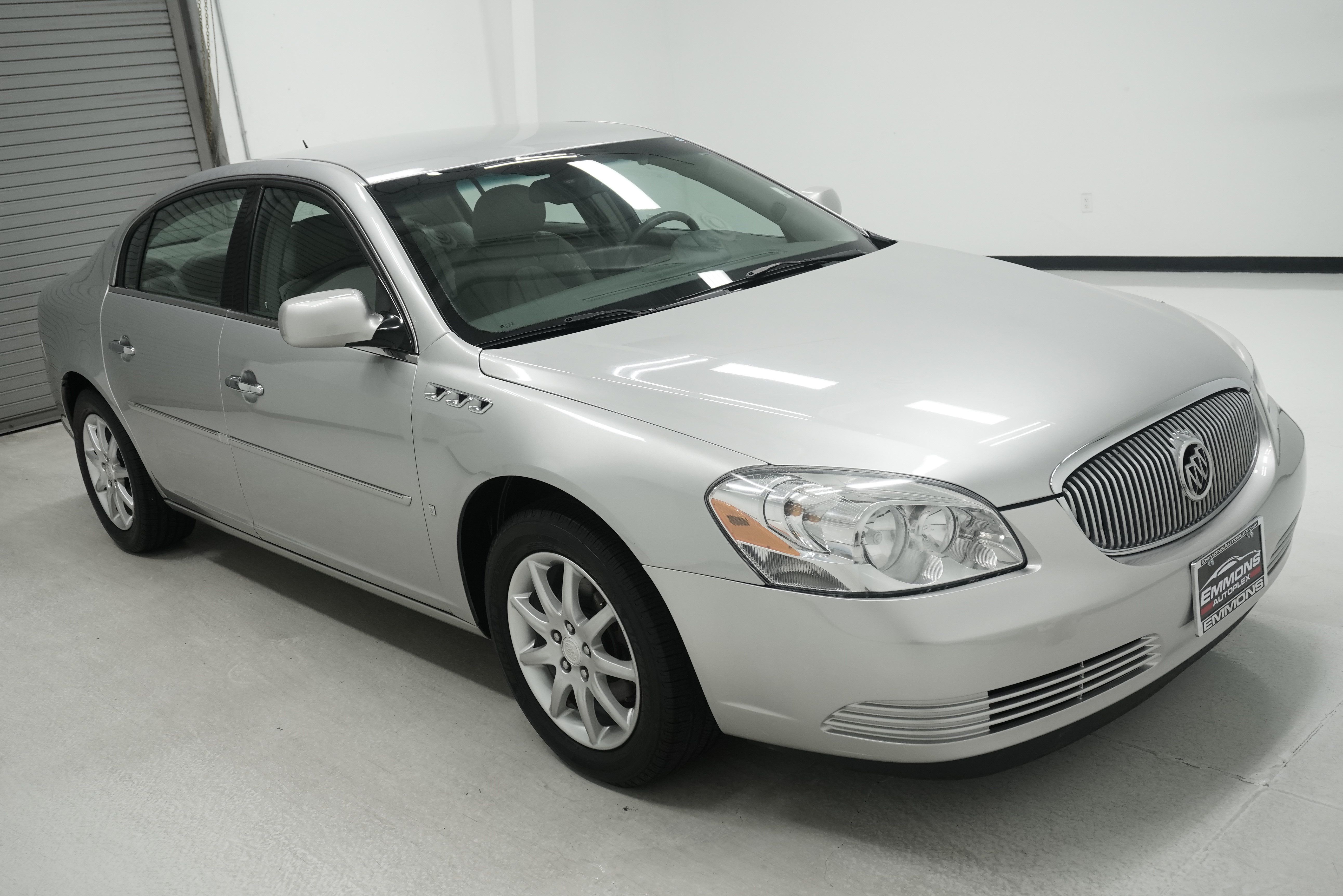 Used 2008 Buick Lucerne CXL w/ Driver Confidence Package FWD image 3