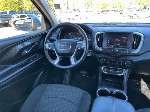 Used 2024 GMC Terrain SLE image 22