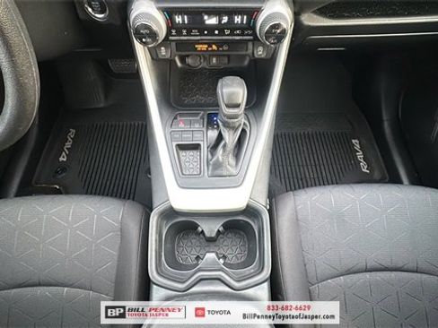 Used 2020 Toyota RAV4 XLE image 9