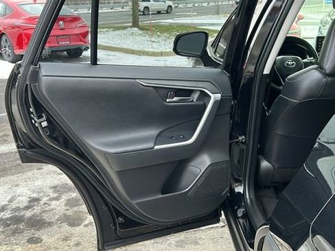 Used 2021 Toyota RAV4 Limited image 22