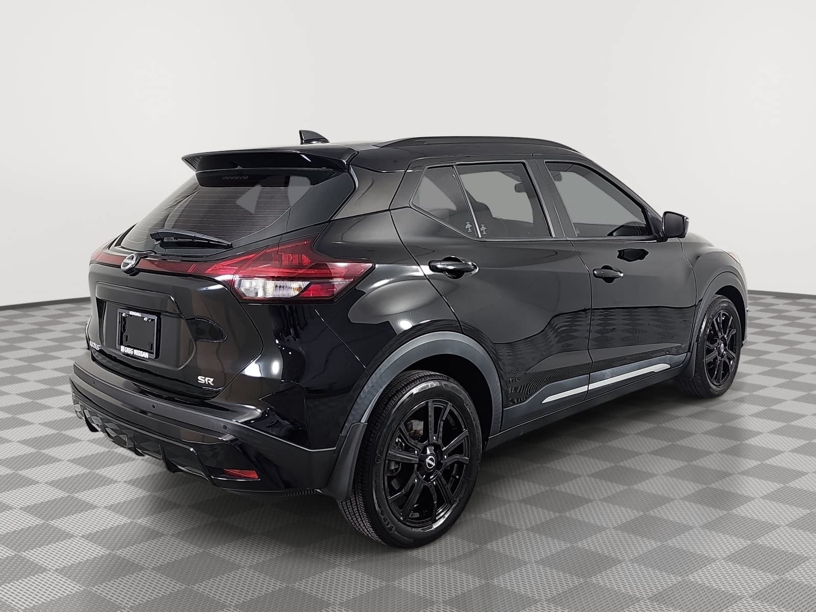 Used 2022 Nissan Kicks SR w/ Premium Package FWD image 8