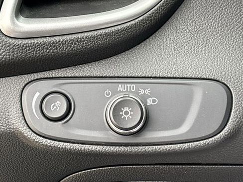 Used 2021 Chevrolet Trax LT image 21