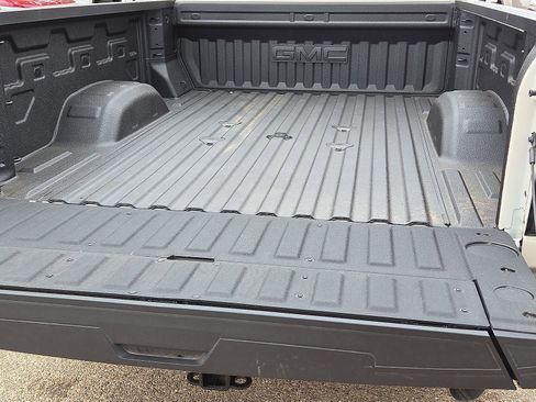 New 2026 GMC Sierra 2500 AT4 w/ AT4 Premium Plus Package AWD/4WD image 8