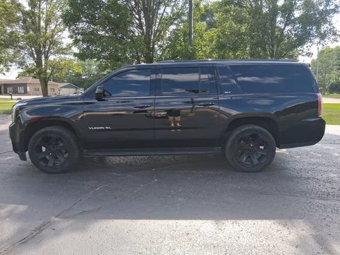 Used 2019 GMC Yukon XL SLT w/ Graphite Performance Edition AWD/4WD image 3