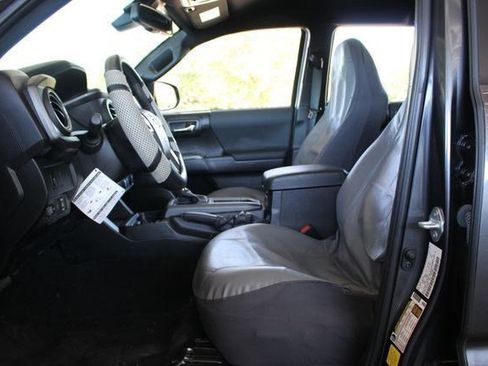 Used 2022 Toyota Tacoma 4x4 Double Cab image 9