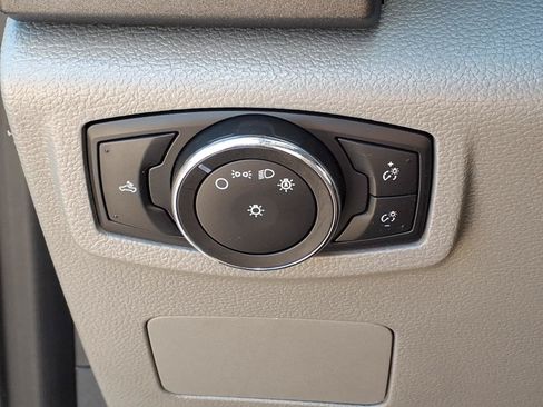 Used 2022 Ford F250 XL w/ Power Equipment Group RWD image 16