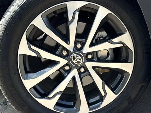 Used 2025 Toyota Corolla Cross XLE FWD image 10