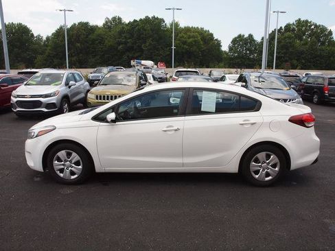 Used 2017 Kia Forte LX FWD image 3