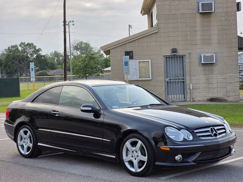 Used 2009 Mercedes-Benz CLK 350 Coupe image 3