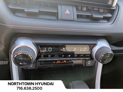 Used 2025 Toyota RAV4 XLE AWD/4WD image 21