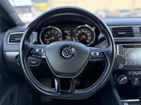 Used 2016 Volkswagen Jetta Sport image 15