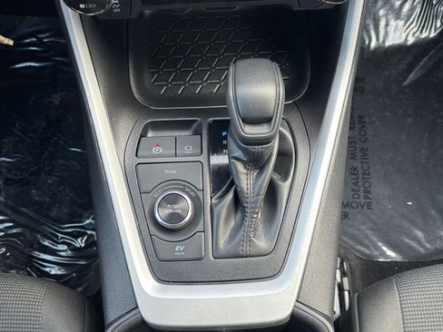 Used 2025 Toyota RAV4 LE image 37