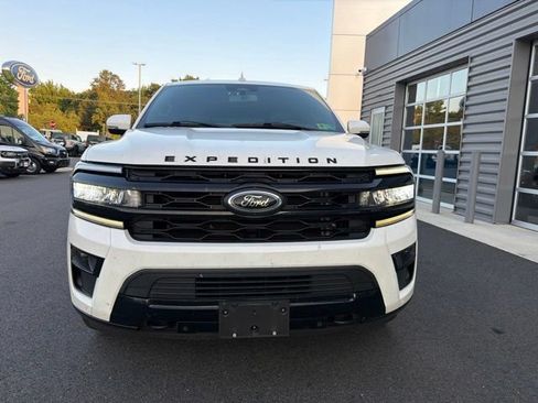 Used 2024 Ford Expedition Limited AWD/4WD image 2