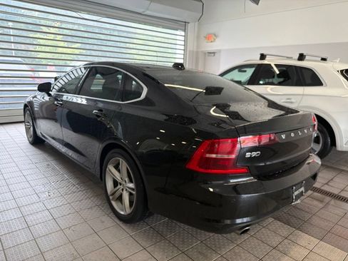 Used 2018 Volvo S90 T5 Momentum w/ Convenience Package FWD image 6