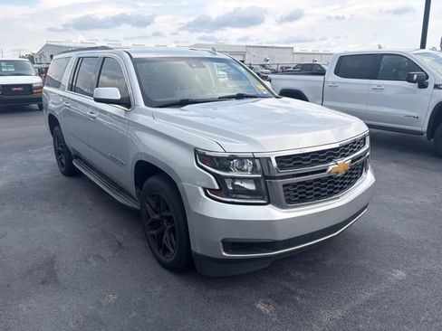 Used 2019 Chevrolet Suburban LT RWD image 3