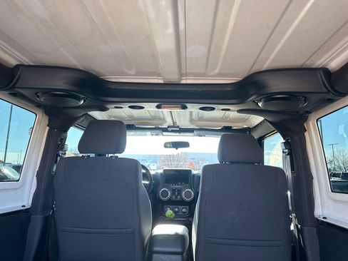 Used 2012 Jeep Wrangler Rubicon w/ PWR Convenience Group image 18