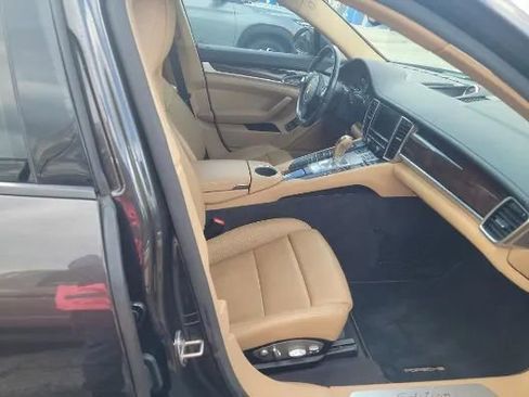 Used 2016 Porsche Panamera image 10