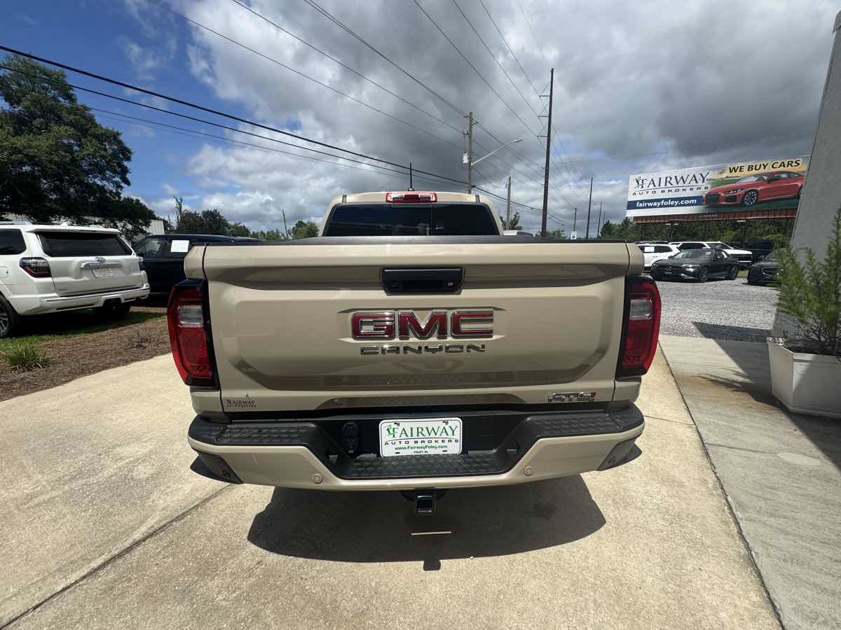 Used 2024 GMC Canyon AT4 w/ Technology Package AWD/4WD image 6