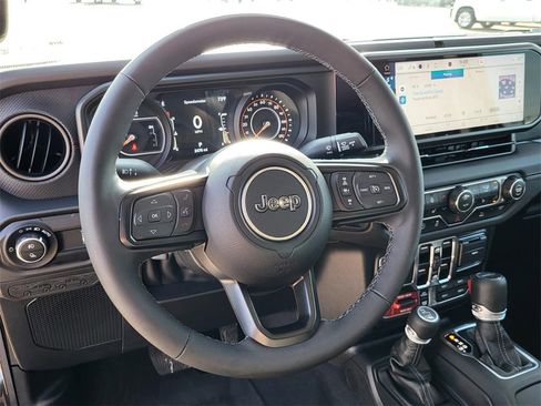 Used 2025 Jeep Gladiator Rubicon w/ Convenience Group image 20