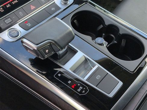 Used 2023 Audi Q8 Premium Plus image 15