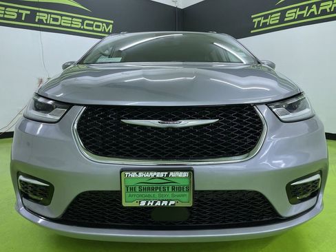 Used 2021 Chrysler Pacifica Touring-L image 3