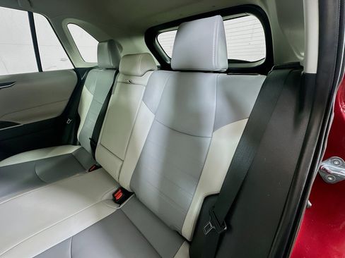 Used 2020 Toyota RAV4 XLE Premium image 23