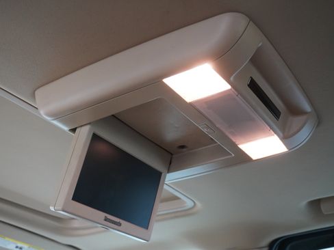 Used 2013 Chevrolet Avalanche LTZ image 12