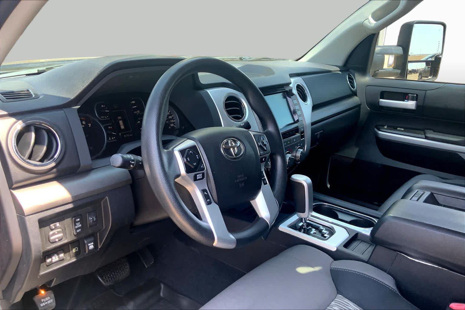 Used 2021 Toyota Tundra SR5 w/ SR5 Upgrade Package AWD/4WD image 17