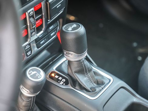 Used 2025 Jeep Wrangler Unlimited Rubicon AWD/4WD image 19