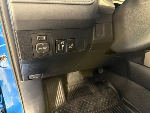 Used 2017 Toyota RAV4 LE image 14