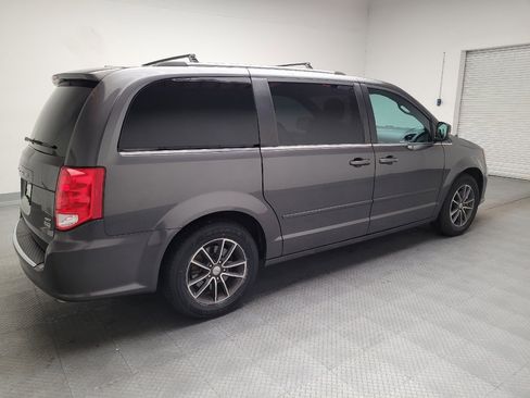 Used 2017 Dodge Grand Caravan SXT image 10